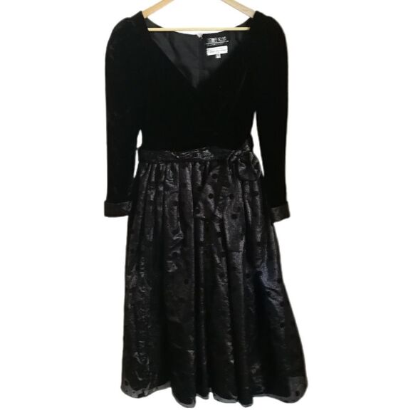 Vintage HOLT RENFREW 80 English Black Velvet & Silky Dots Cocktail Dress Medium - Picture 1 of 15